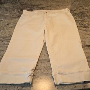 Levi's Off-White Capri Pants
